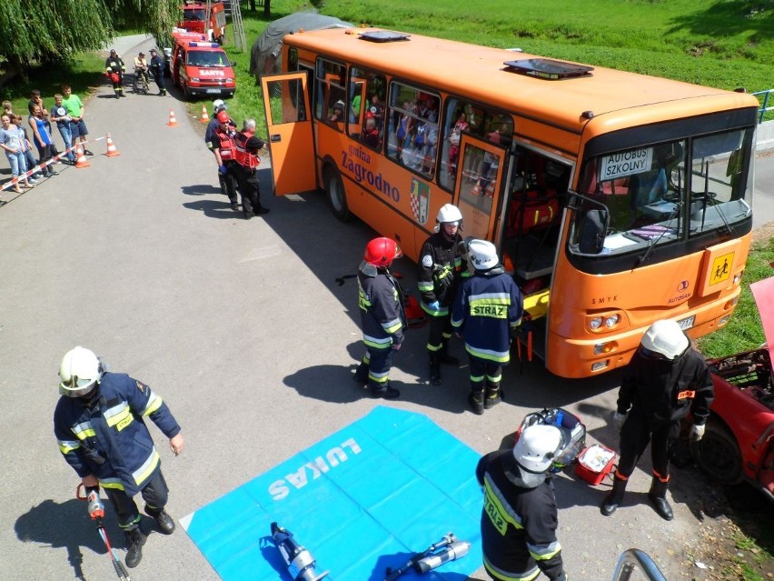 18 rannych w wypadku szkolnego gimbusa