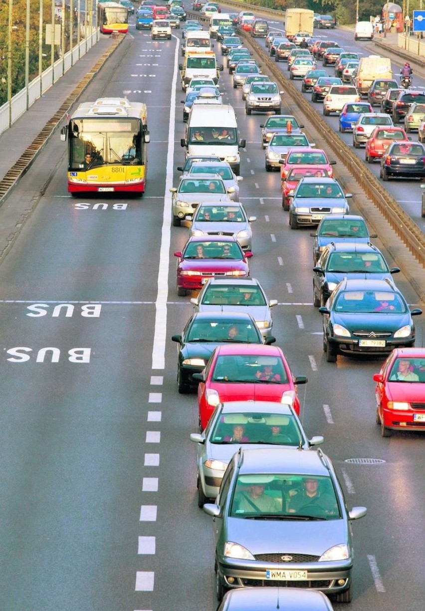 Milion zarejestrowanych pojazdów daje się we znaki kierowcom...