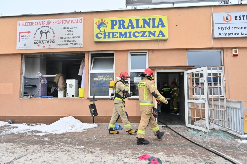 Wybuch i pożar w kompleksie handlowym przy ulicy Warszawskiej w Kielcach! [ZDJĘCIA]