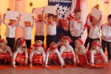 Czterolatki z przedszkola nr 2 w Wągrowcu w patriotycznym wystąpieniu dla seniorów