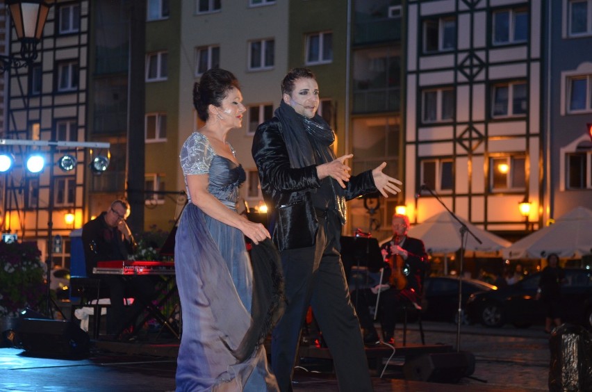 "Bal w Operze" w wykonaniu Teatru Osterwy z Gorzowa.