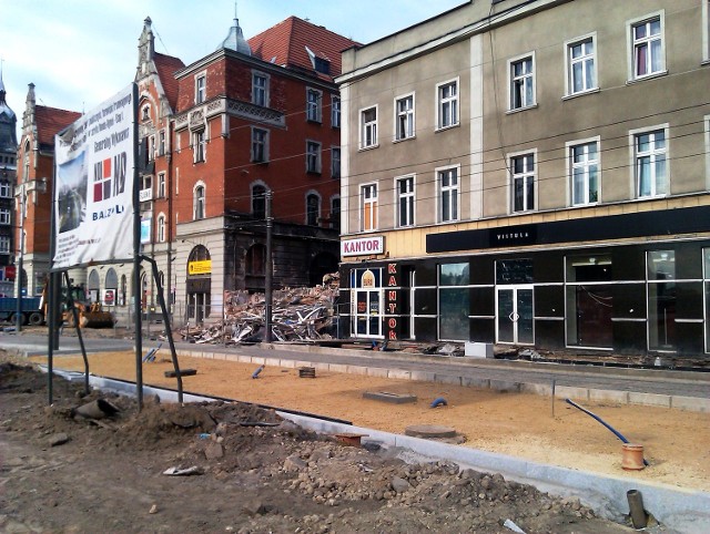 Przebudowa centrum Katowic: z alei Korfantego zniknęła dzika dobudówka