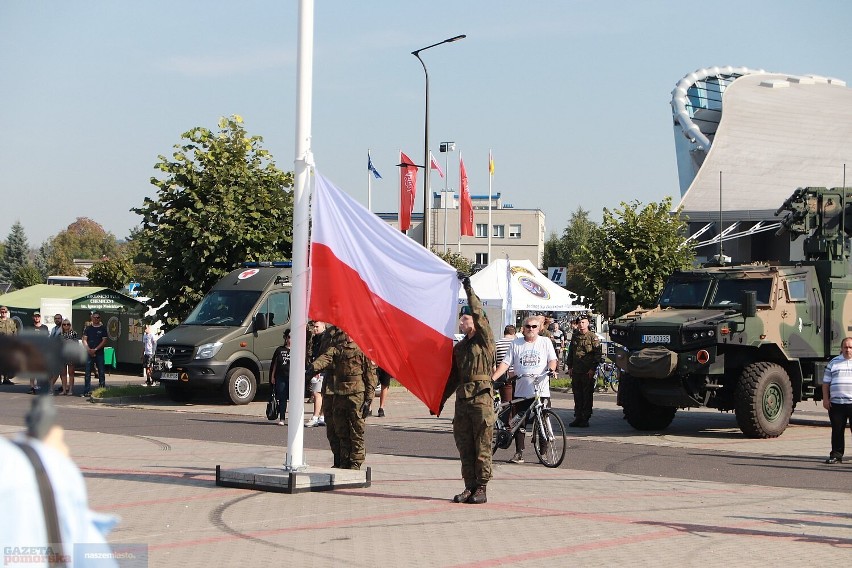 Nadanie sztandaru Jednostce Wojskowej 4051 we Włocławku i...