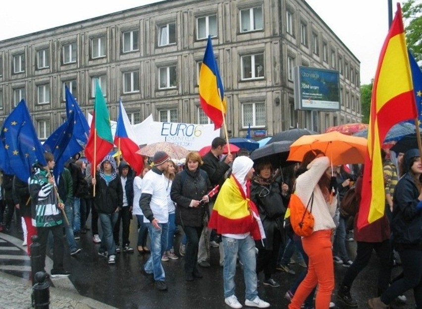 Uczniowie z gimnazjum nr 6 w Rudzie Śląskiej wzięli udział w warszawskiej paradzie Schumana