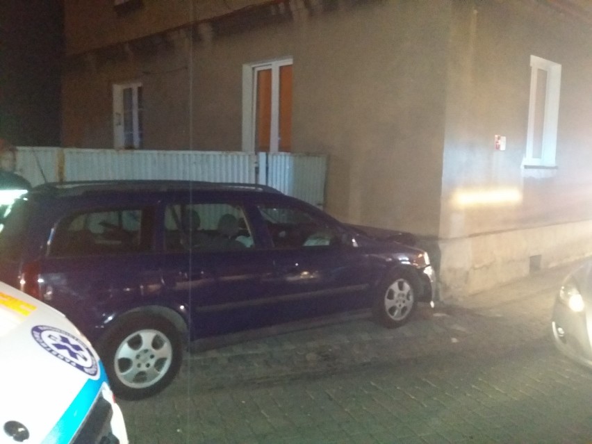 Żory Garncarska: pijany kierowca uderzył w dom