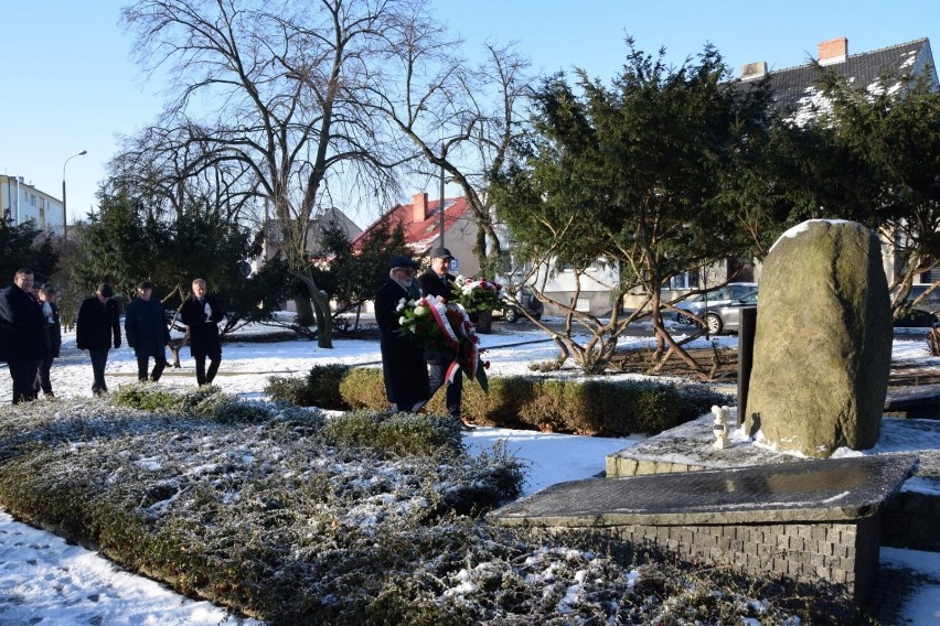 KOŚCIAN. Na starym cmentarzu w Kościanie odsłonięto tablice upamiętniające mieszkańców kościańskiego poległych w Bitwie Warszawskiej [FOTO] 