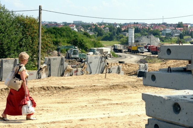 Szerokie Lublin: Budowana droga jest położona o 6 m wyżej niż posesje
