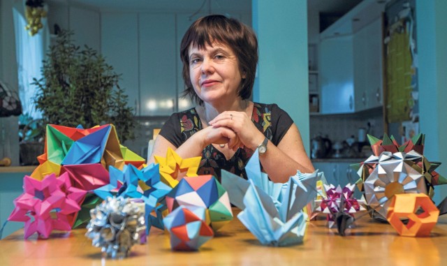 Rzeszowski Klub Origami działa pod skrzydłami  Polskiego Centrum Origami w Poznaniu, którego prezesem jest Dorota Dziamska.