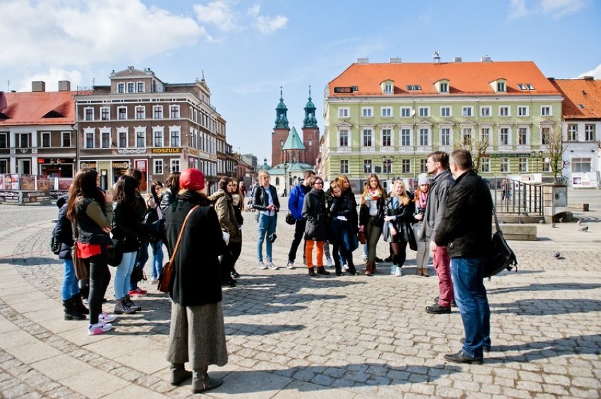 Edukacyjny spacer z Muzeum Początków Państwa Polskiego w...