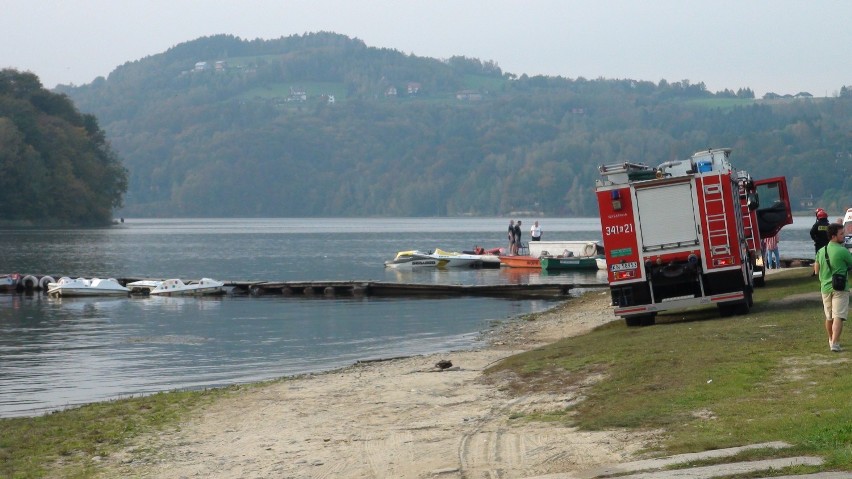 Tragedia na Jeziorze Rożnowskim. Skuter wodny rozbił się o skały [FOTO]