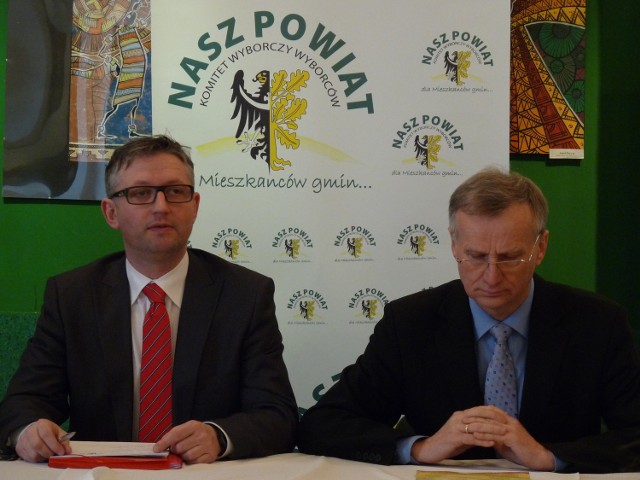 Roman Głód (z lewej) i Leszek Orpel z Komitetu Wyborczego Wyborców Nasz Powiat