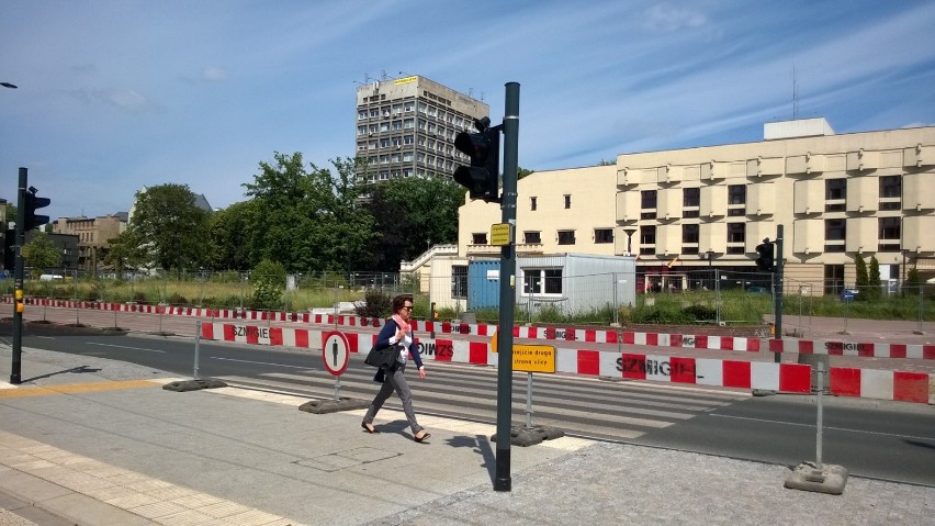 Budują Hilton i ogrodzili chodniki centrum Łodzi