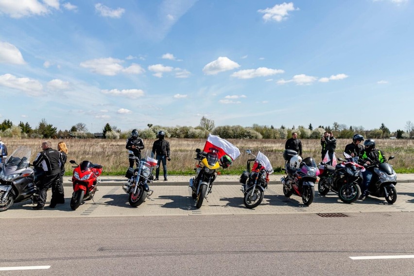 Białystok. 231. rocznica uchwalenia Konstytucji 3 Maja. Wielka parada motocyklistów do Supraśla