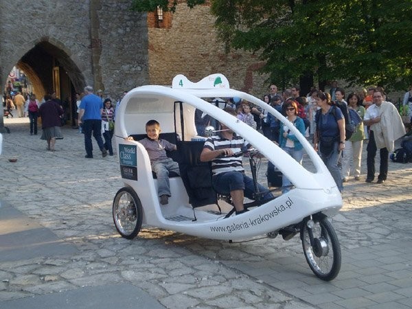 Malborskie riksze będą wyglądały jak te jeżdżące w Krakowie i służące jako ekologiczne taksówki Eco Taxi.