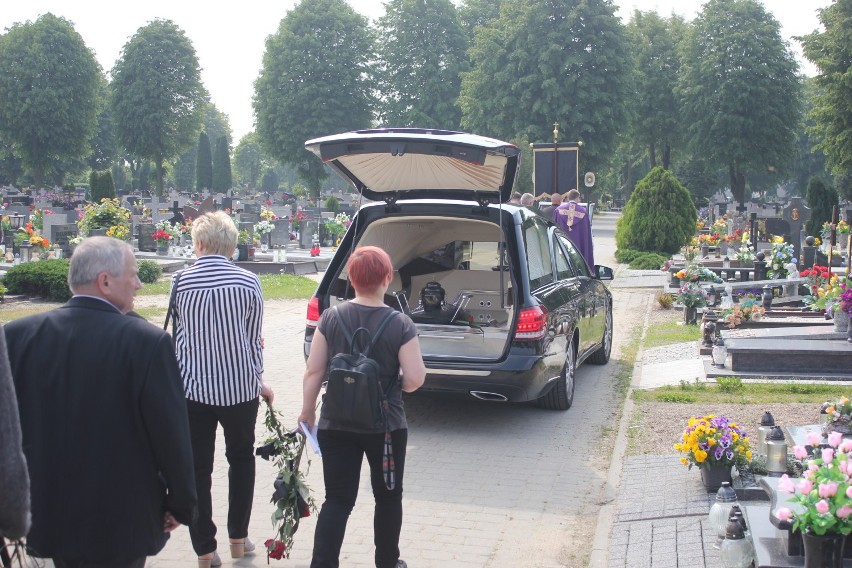 Ostatnie pożegnanie Zenona Ratayczyka - jednego z pierwszych trenerów zapasów klubu LKS Ceramika [ZDJĘCIA + FILM]