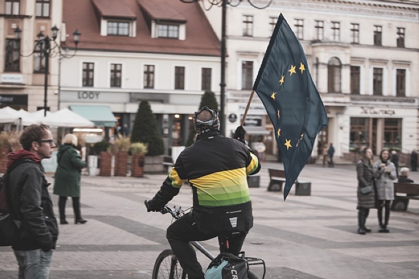 Protestujący na rybnickim rynku wyrazili swój sprzeciw wobec...