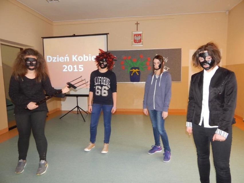 Dzień Kobiet w Zespole Szkół w Czeczewie - uczniowie przygotowali bukiet występów
