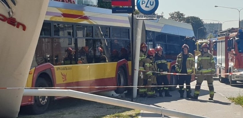 Wypadek autobusu na ul. Rzgowskiej w Łodzi. Kierowca MPK zasłabł... ZDJĘCIA