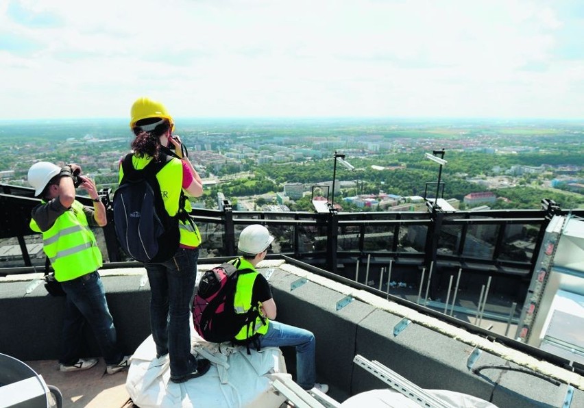 Widok ze Sky Tower czasami zapiera dech w piersiach. Gdy...