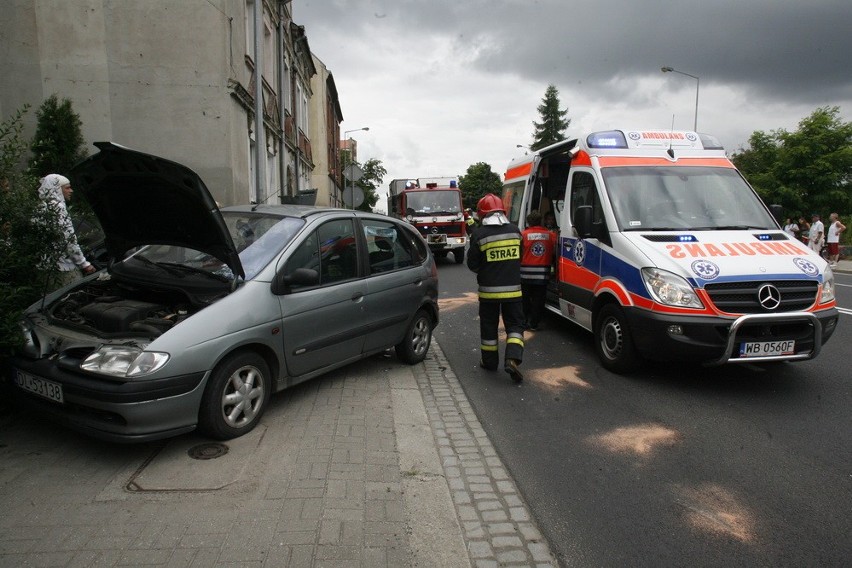 Legnica: Wypadek, ranne dzieci (ZDJĘCIA)