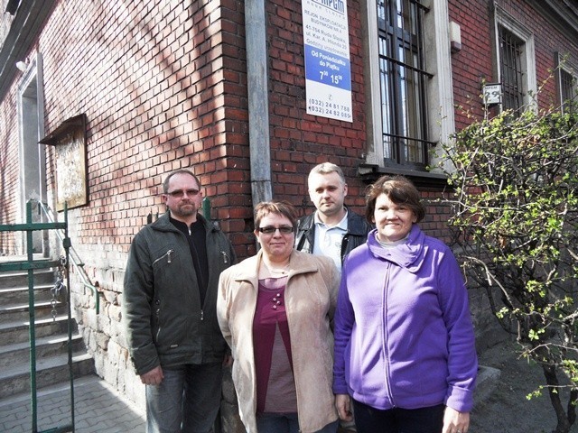Członkowie Towarzystwa Miłośników Orzegowa (na zdjęciu) od dawna mówili o potrzebie utworzenia CIS w dzielnicy. W tle budynek, w którym będzie jego siedziba