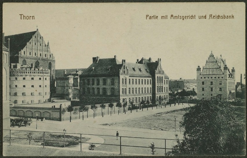 Toruński areszt i budynek sądu przy Fosie Staromiejskiej. To...