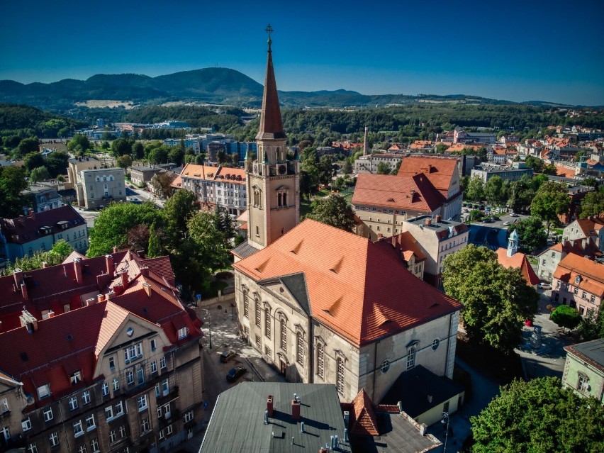 Śródmieście Wałbrzycha na unikalnych zdjęciach z ziemi i z...