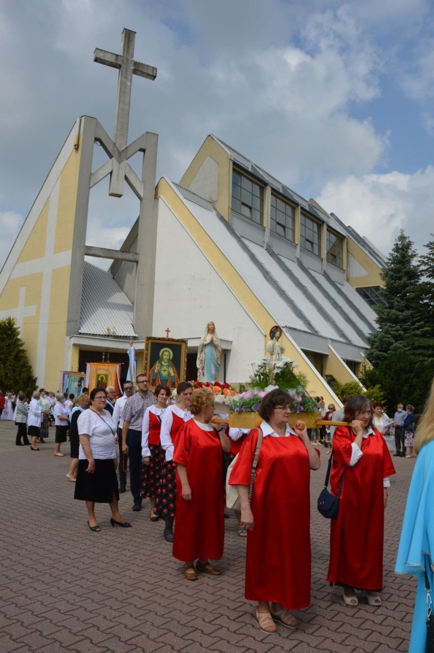 Procesja Bożego Ciała w parafii NMP Matki Kościoła i Św....