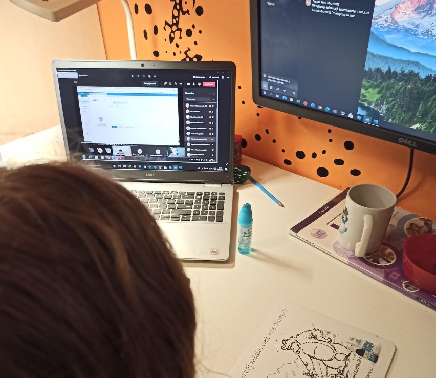 Projektowanie graficzne w gminie Trąbki Wielkie. Dzieci i młodzież uczą się jak robić dobre projekty