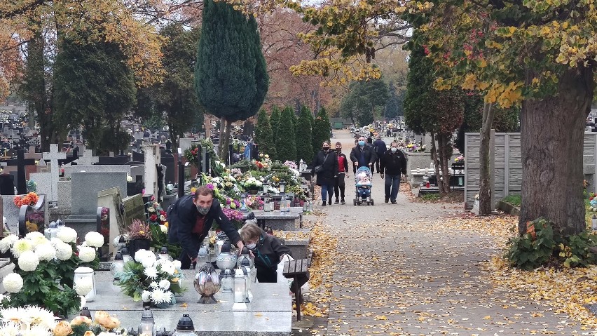 Cmentarze w Piotrkowie znowu otwarte