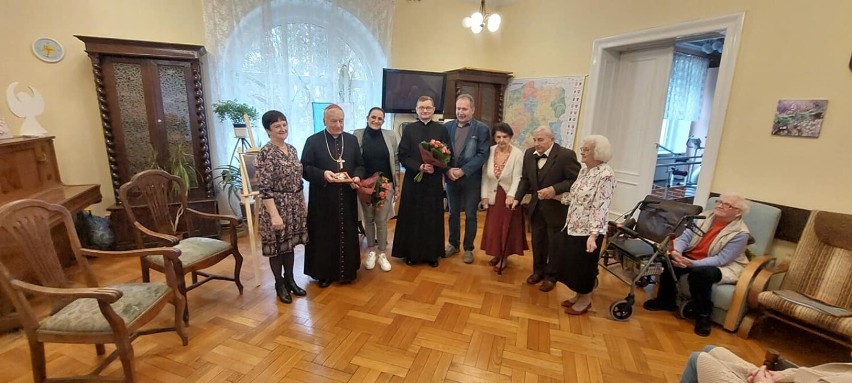 Pełna wzruszeń wizyta biskupa Zdzisława Fortuniaka w Pałacu Seniora w Michorzewie