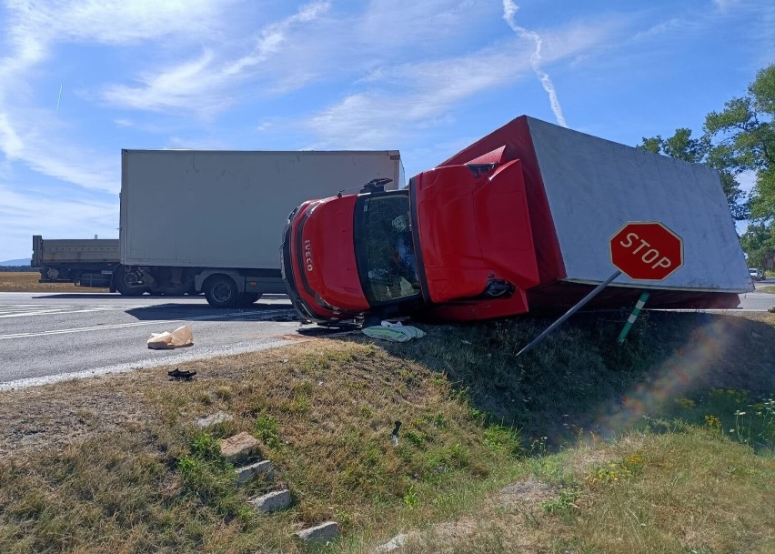 Groźny wypadek na DK5 w okolicach Mielęcina i skrzyżowania z...