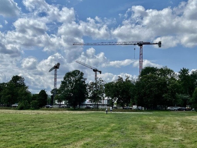 Żurawie na budowie Krakowskiego Centrum Muzyki