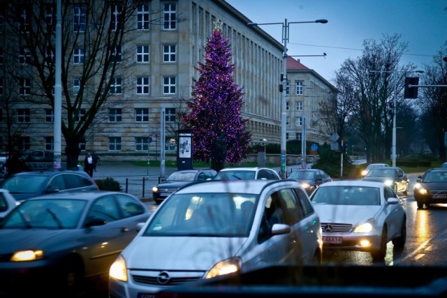 - Chcę, by święta Bożego Narodzenia odbyły się w ramach małych rodzinnych spotkań- zapowiedział premier Morawiecki.