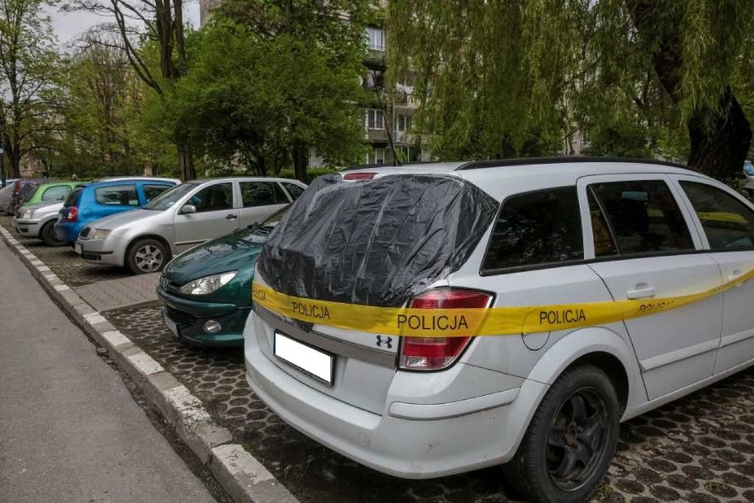 Kraków: Wandale niszczyli auta na ul. Szafera  [ZDJĘCIA, WIDEO]