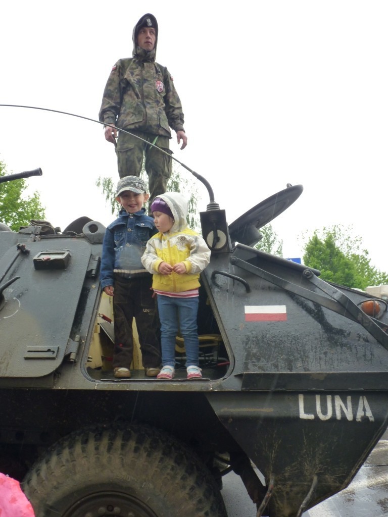 Zlot Pojazdów Militarnych Wapienniki 2012: Parada i pokaz w Radomsku [ZDJĘCIA+FILM]