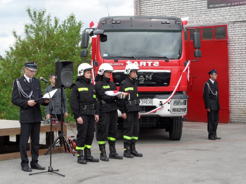 Strażacy z Ochotniczej Straży Pożarnej w Ciągowicach mają nowy wóz bojowy