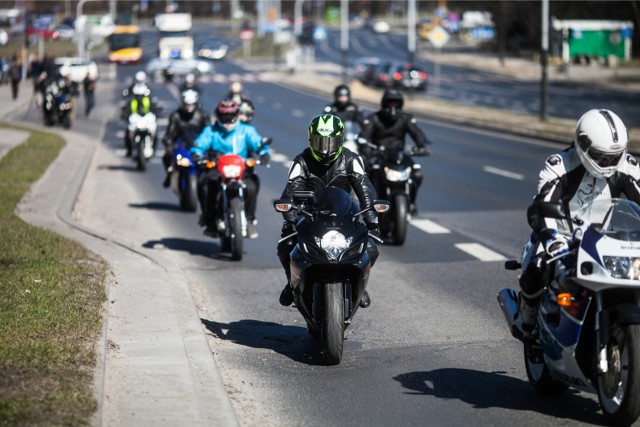 Motocykliści na buspasach. Są już pierwsze oceny przewoźników. Jak to rozwiązanie przyjęło się w Warszawie?