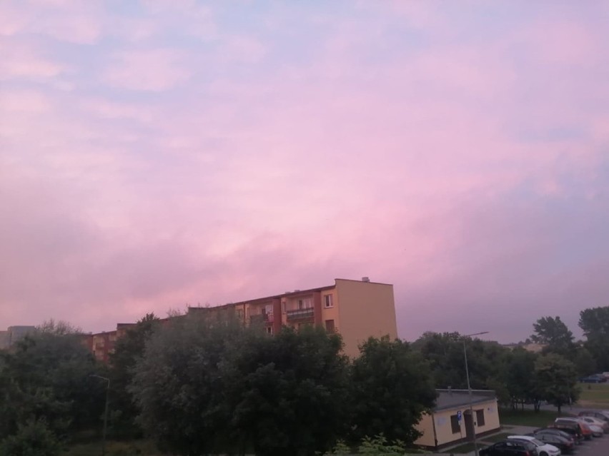 Niebo nad Bełchatowem miało niesamowite kolory. Oto zdjęcia Czytelników