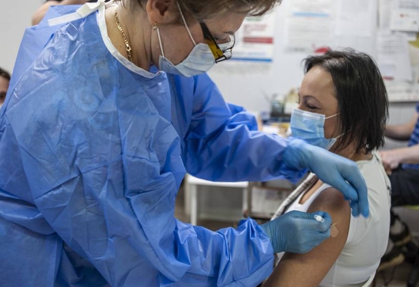 Darłowo: Tysięczna osoba zaszczepiona przeciw COVID -19 w masowym punkcie szczepień