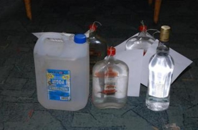W trakcie przeszukania mieszkania mężczyzny odnaleziono alkohol bez polskich znaków akcyzy