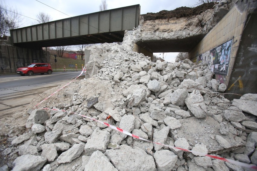 Reszta wiaduktu przy rondzie Ludwik w Sosnowcu ma zniknąć do końca kwietnia