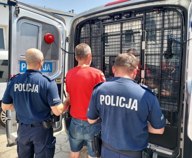 Policjanci z Bełchatowa zatrzymali poszukiwanych mężczyzn