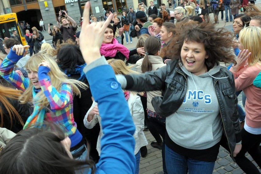 Taneczny Flash Mob na placu Litewskim w Lublinie (WIDEO, ZDJĘCIA)