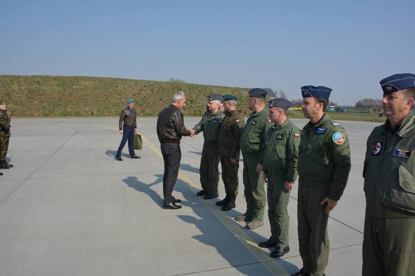 Malbork. Minister obrony Portugalii z wizytą w 22 Bazie Lotnictwa Taktycznego