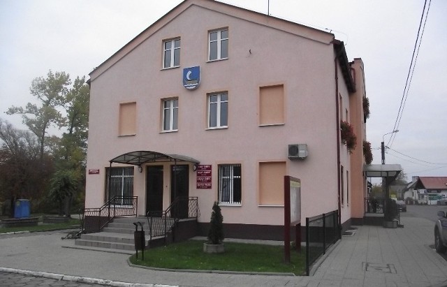 Budynek urzędu gminy Sztutowo będzie wyremontowany wewnątrz. Urzędnicy zostaną przeniesieni do budynku Zespołu Szkół w Sztutowie