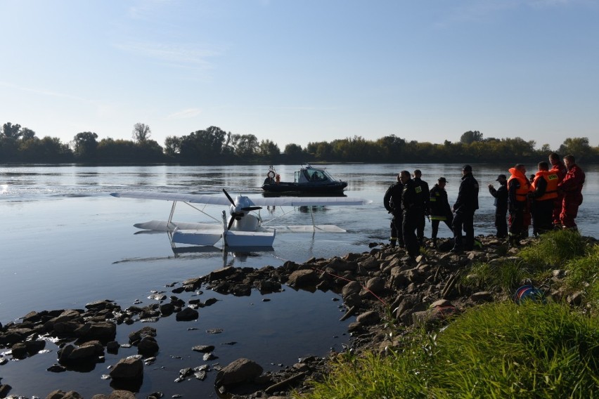 Samolot wylądował na rzece w Toruniu, na wysokości Towimoru...