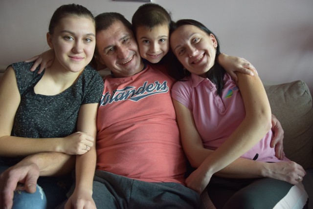 Andrzej Sirowacki z ukochaną rodziną, od lewej: córka Ola, syn Dima i żona Tatiana. Nikt z bliskich nie był zdziwiony, gdy usłyszał o bohaterstwie Andrzeja