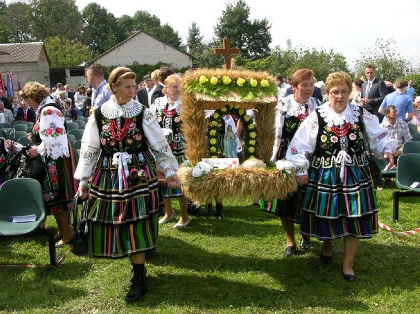 Odbyły się dożynki powiatu rawskiego w Regnowie....