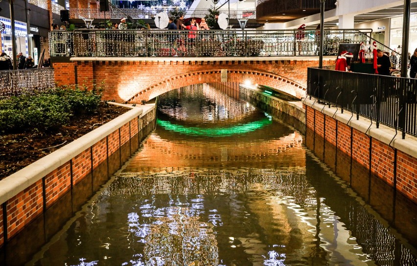 Woda w końcu płynie Kanałem Raduni w Forum Gdańsk